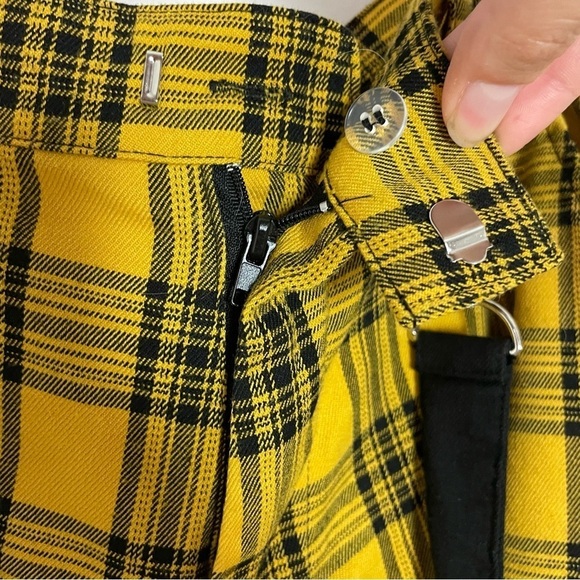 [Hot Topic] Yellow & Plaid Print Edgy Academia Punk Rock Cargo Suspender Shorts - Picture 4 of 7